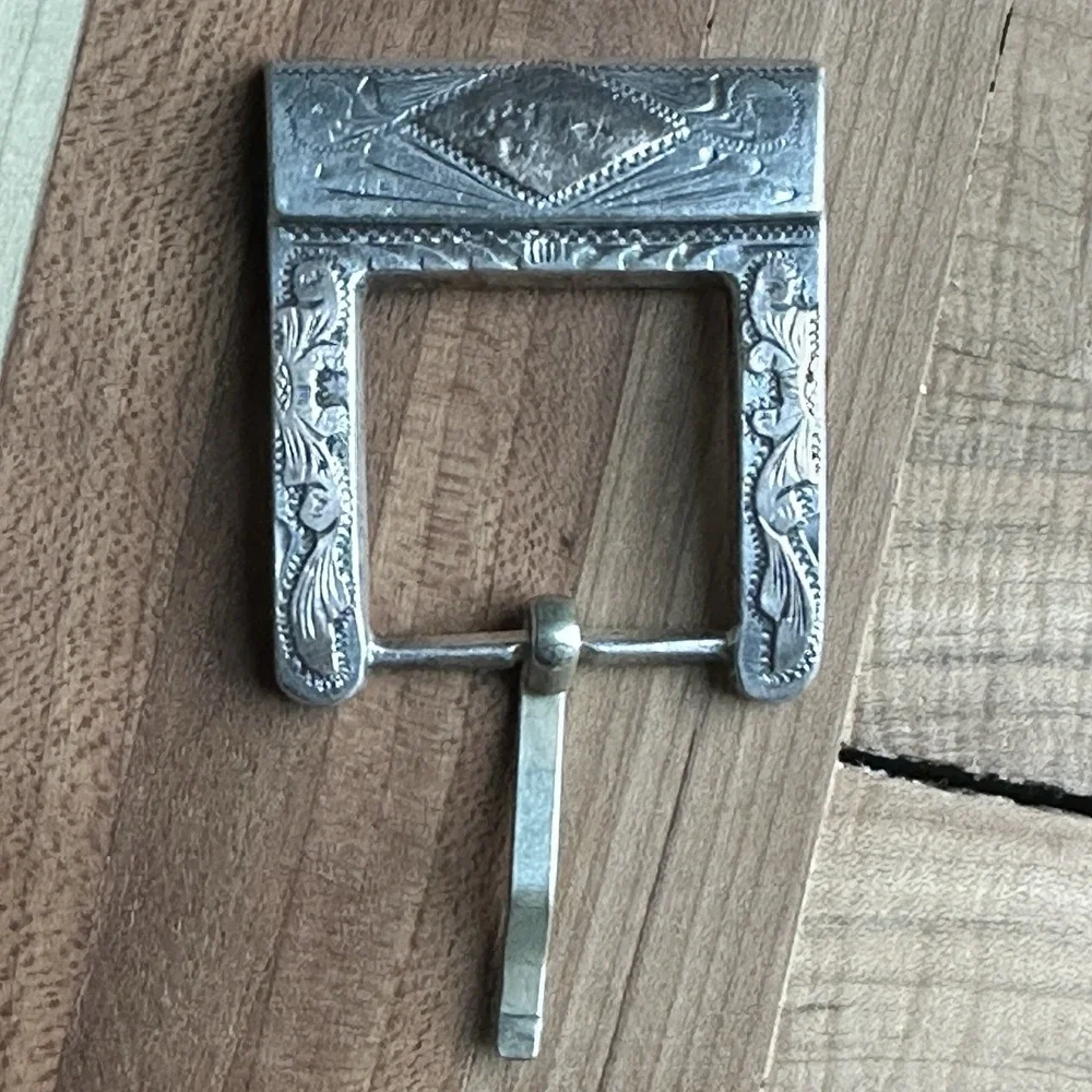 Artisan Mexico Belt Buckle 1.875 Inch Women Tooled Silver Alloy‎ Rose Gold 28.4g